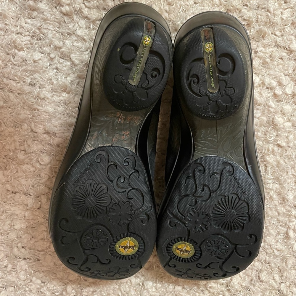 EUC! Jambu Embossed Leather Comfort Sport Wedge Black and Green Slip-On Clogs - Picture 4 of 11